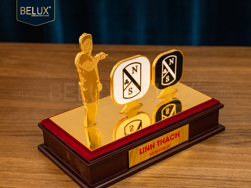 Biểu trưng thiết kế Linh Thạch&nbsp;15x12cm&nbsp;bằng đồng mạ vàng 24k thiết kế theo yêu cầu